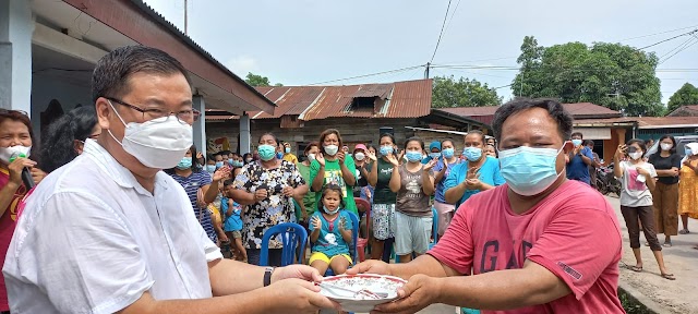 Sofyan Tan  Rayakan Ulang Tahun dengan Pemulung dan Pemecah Kemiri