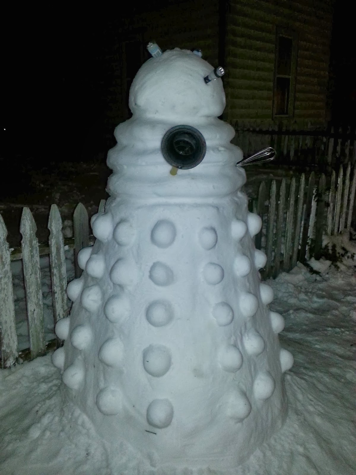 A snow Dalek.