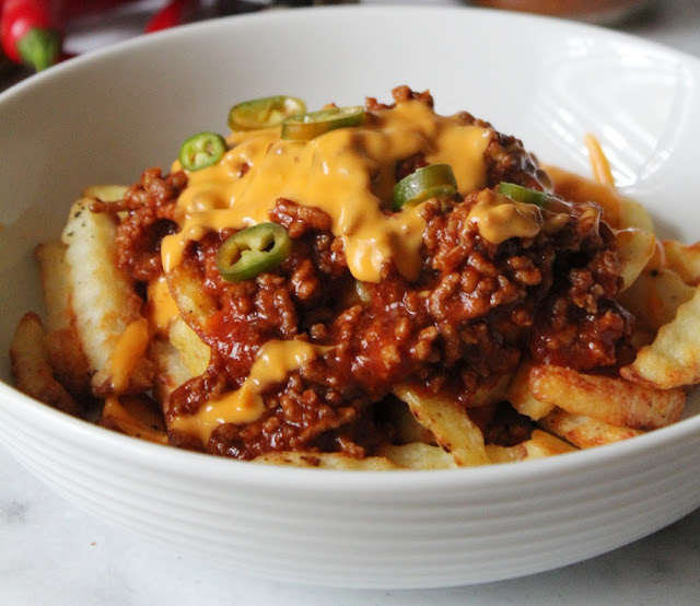 Chilicheese fries mit Hackfleischsoße