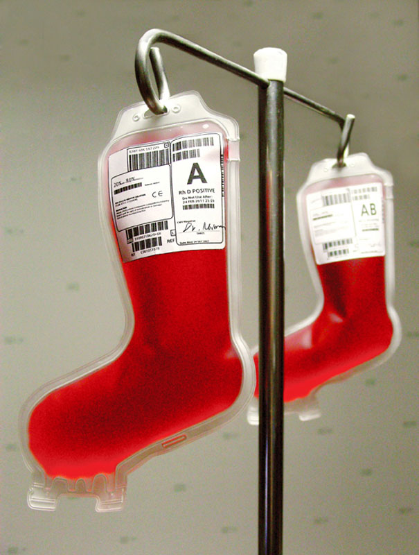 Creative Ideas For Christmas Decorations By A Hospital's Medical Staff - Blood Pack Of Santaclaus