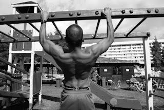 Pull-up (performing outdoor)