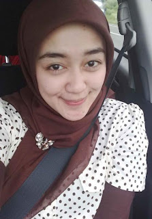 Wanita Cantik Berkerudung