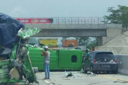 Truk vs Mobil di Tol Bantang-Semarang, 1 orang meninggal