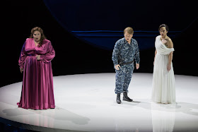 IN PERFORMANCE: (from left to right) soprano ANGELA MEADE in the title rôle and mezzo-sopranos ELIZABETH DESHONG and DANIELA MACK as Ruggiero and Bradamante in Washington National Opera’s production of Georg Friedrich Händel’s ALCINA, November 2017 [Photo by Scott Suchman, © by Washington National Opera]