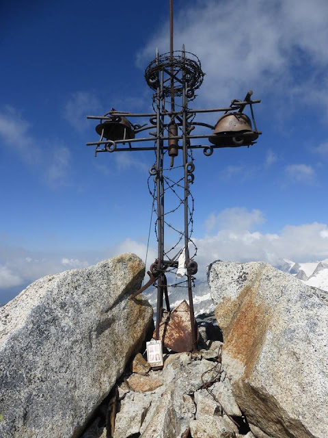 CORNO DI CAVENTO Ph:Armando Zicchetti IN CIMA