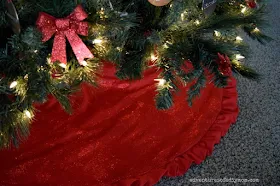 DIY Christmas Tree skirt with ruffle