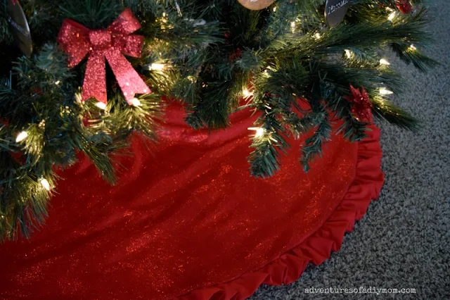 DIY Christmas Tree skirt with ruffle