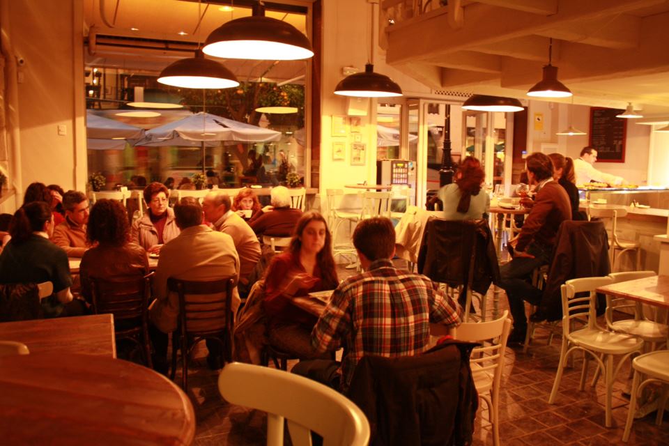 GÉNOVA Café-Bar  Tapas · Restaurante · Comer en Centro 