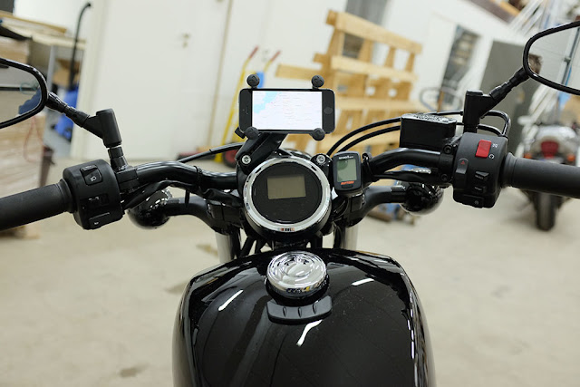 Ram Mount X-grip holding an Iphone on Yamaha Bolt