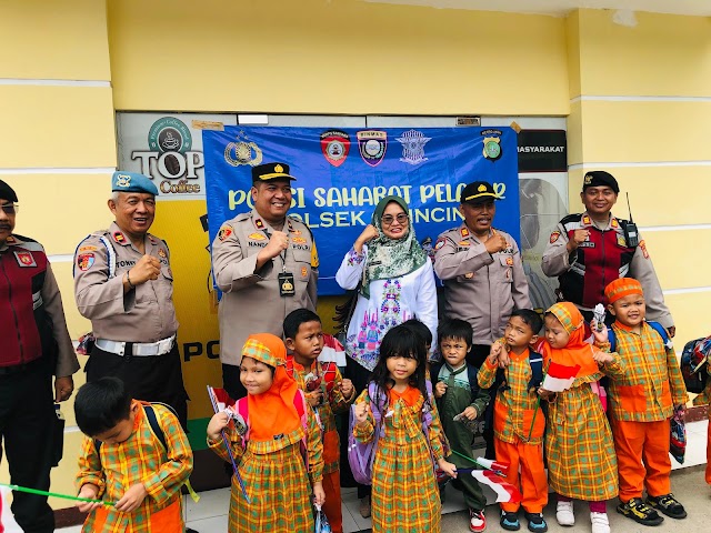 POLISI SAHABAT PELAJAR MENANAMKAN KECINTAAN ANAK-ANAK SEJAK DINI KEPADA KEPOLISIAN