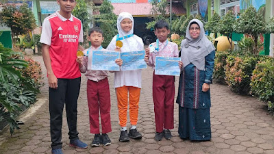 Tiga Orang Murid SDN 44 Bulakan Balai Kandi Berhasil Harumkan Nama Sekolah