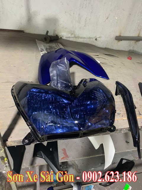 Sơn chóa đèn xanh pha lê cực đẹp cho xe máy tại TP.HCM