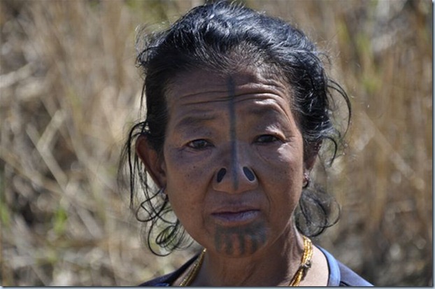 nose_plugs_of_the_apatani_women_08