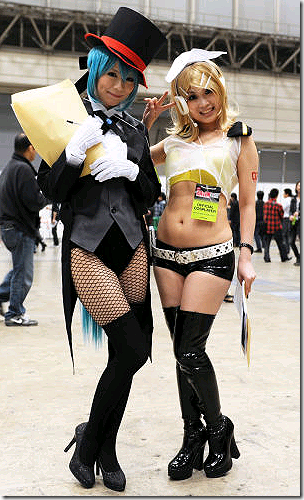 vocaloid 2 cosplay - hatsune miku and kagamine rin