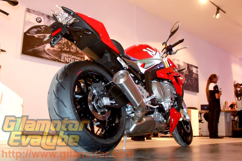 BMW S 1000 R Naked Bike 2014 | Harga, Spec dan Foto