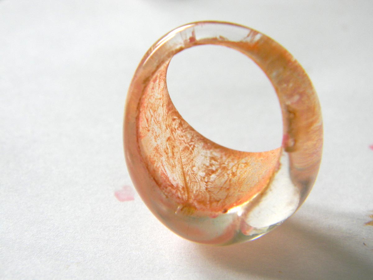 Bague plastique transparent peinture rose et dorée