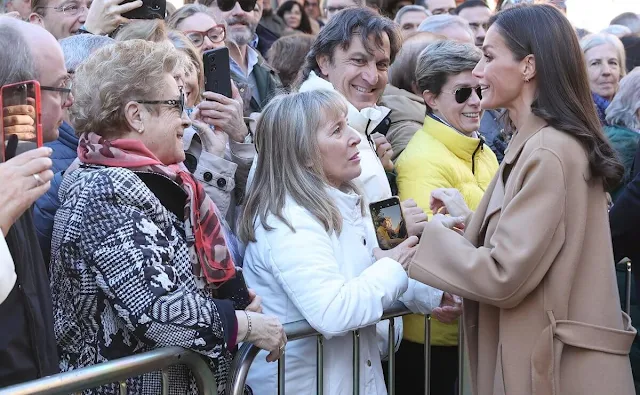 Queen Letizia wore a camel wool straight double-faced coat by Carolina Herrera, and green ranglan midi dress by Dandara