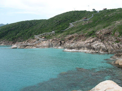 Dad in addition to fille gear upward to banking enterprise check the fish bestthailandbeaches: Perhentian Islands.