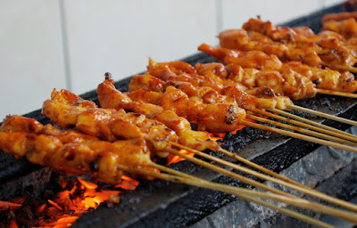 Salah satu peluang bisnis yang menarik ialah bisnis sate ayam Peluang Bisnis Usaha Sate Ayam dengan Analisa Lengkap