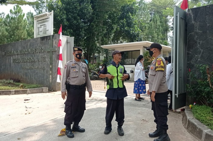 Polsek Bungursari Menjaga Keamanan Umat Kristiani di Purwakarta dengan Patroli Rutin