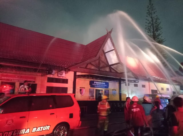 Kebakaran di Polda Kalsel, Api Diduga Berasal Dari Gedung Biro Sumber Daya Manusia