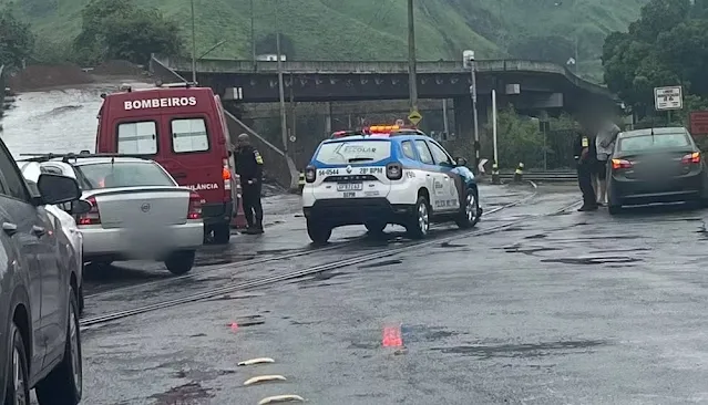 Acidente com moto deixa mulher ferida em Barra Mansa