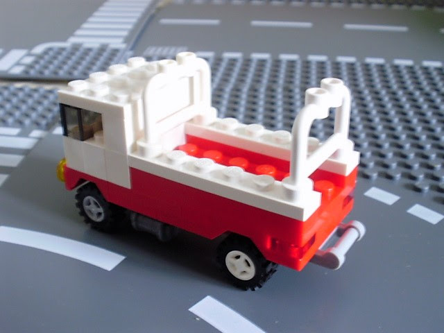 MOC LEGO Camião vermelho e branco