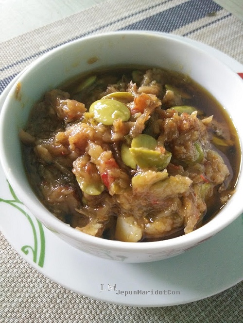 Sambal Tempoyak ikan bilis petai berapi