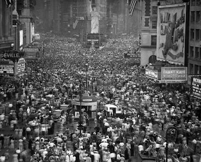 Κοσμοσυρροή στην Times Square της Νέας Υόρκης, 1945 / NY Times Square 1945