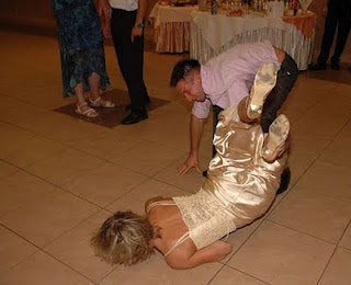 Funny and creative wedding pictures 