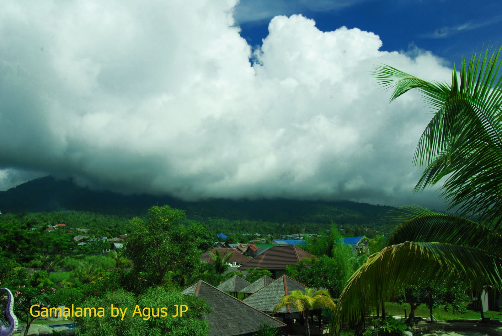 gambar Gunung Gamalam di Ternate maluku Utara  Ardi La 