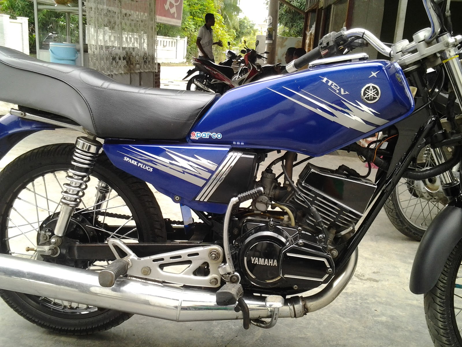 DI JUAL YAMAHA RX KING TAHUN 2004WARNA BIRU SERI PLAT ACEH