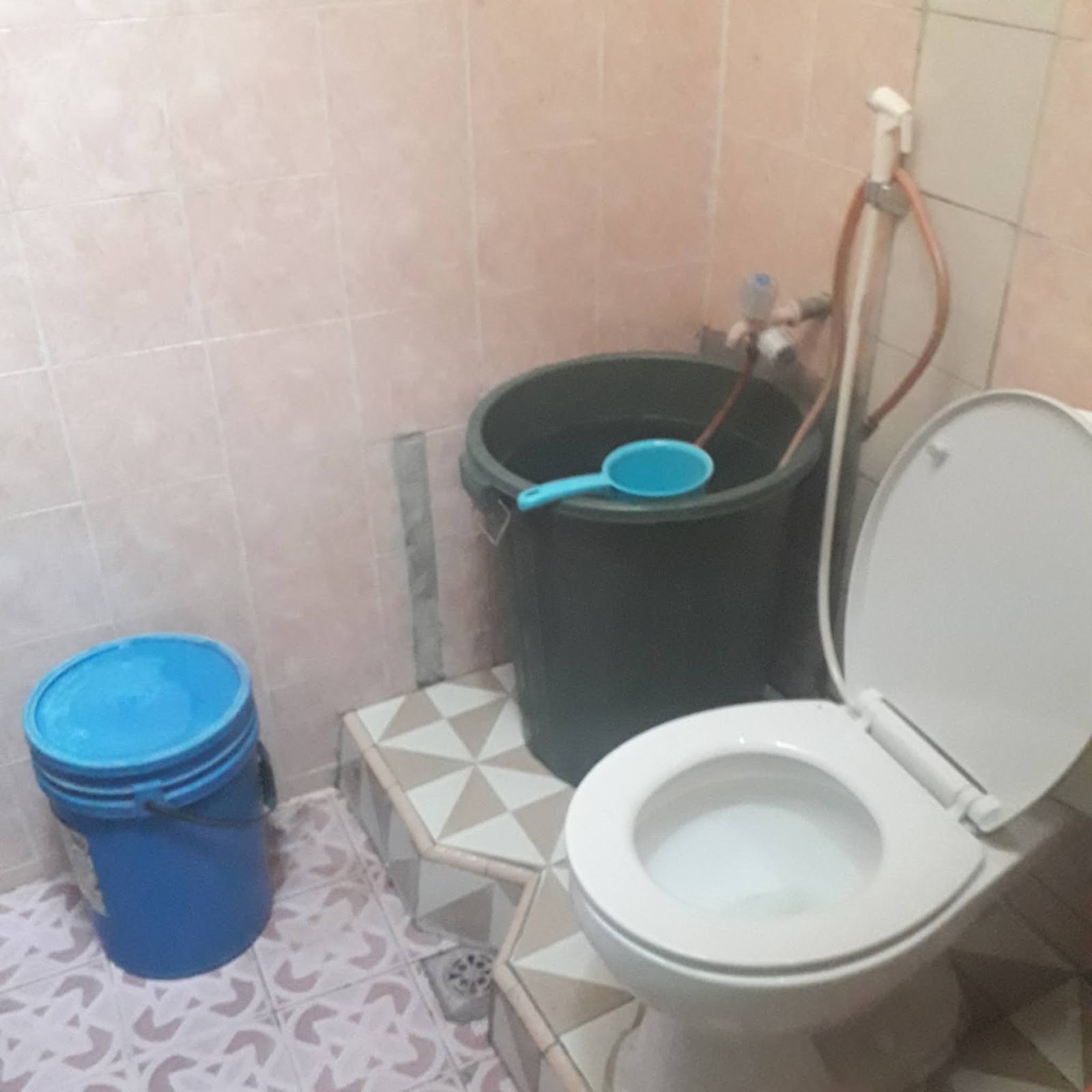 Jasa bongkar pasang toilet  jongkok  ke toilet  duduk  di  cikarang