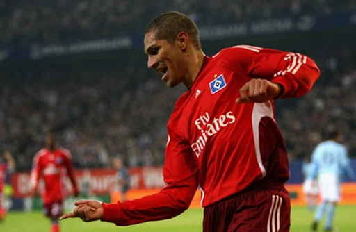 Hamburg striker Paolo Guerrero has a well-documented fear of flying