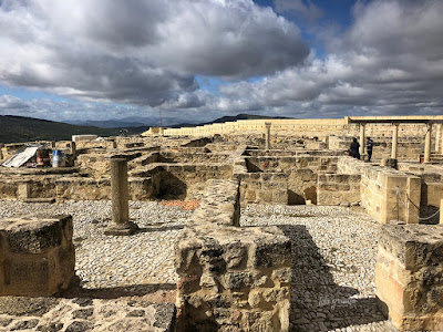 Restos antigua ciudad en la Fortaleza de la Mota