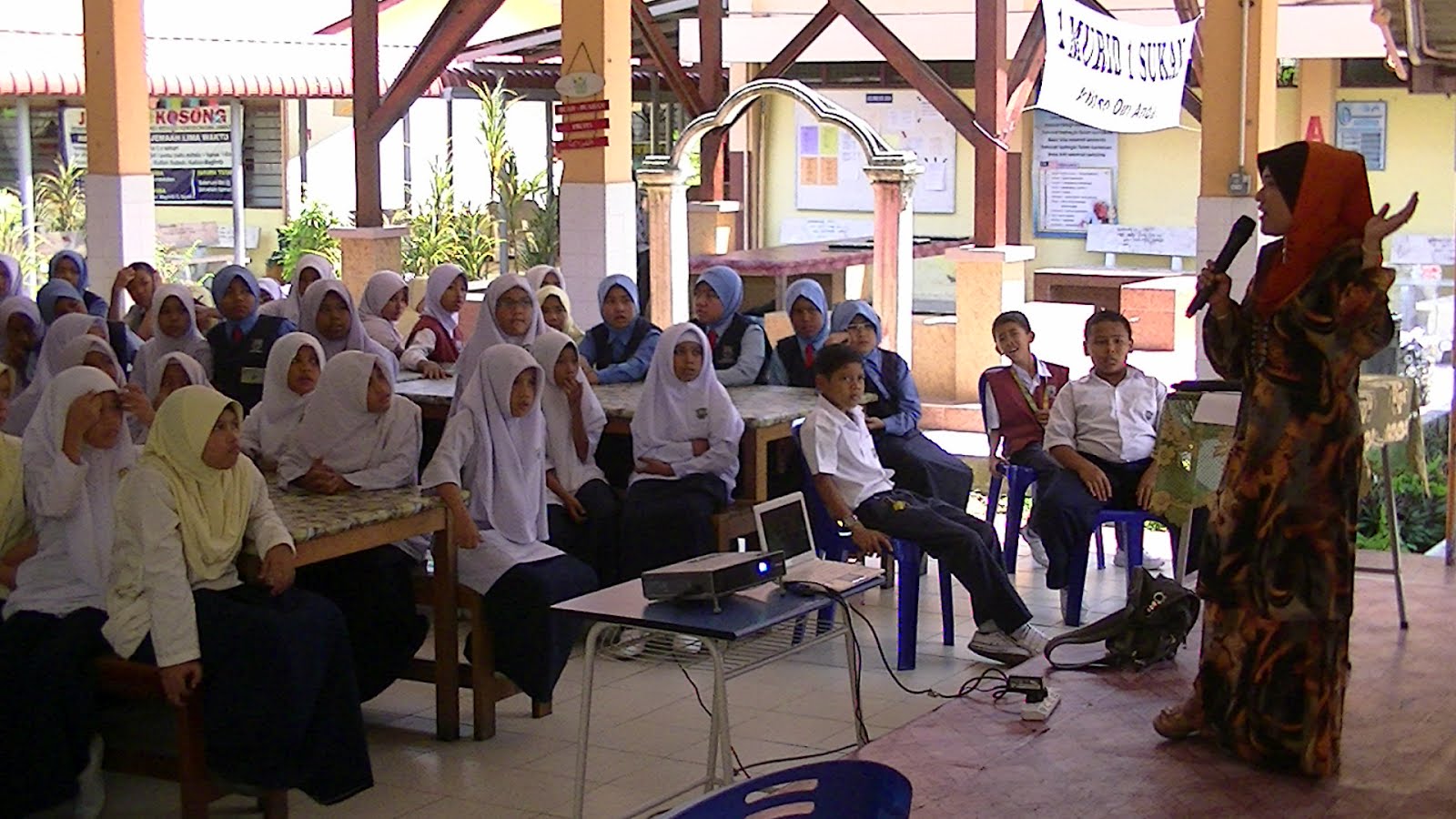 UNIT BIMBINGAN DAN KAUNSELING: CERAMAH DAN PAMERAN OLEH 