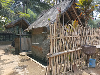 kamar mandi kampung naga