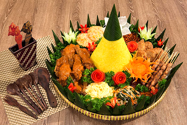 Indonesia Nasi Tumpeng