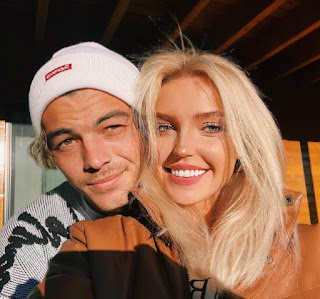 Taylor Fritz clicking selfie with his girlfriend Morgan Riddle
