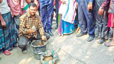 কুষ্টিয়ায় আর্জেস গ্রেনেড গুলি ও ককটেল উদ্ধার