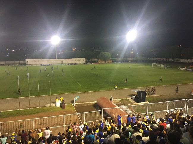 FUTEBOL: Jequié vence e o Vitória da Conquista é goleado pelo Bahia no Campeonato Baiano.