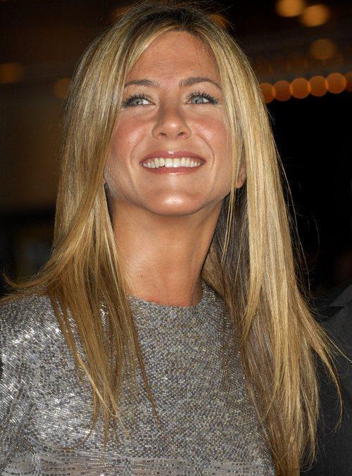 Celebrity Oops - Jennifer Aniston Denies Meeting Brad