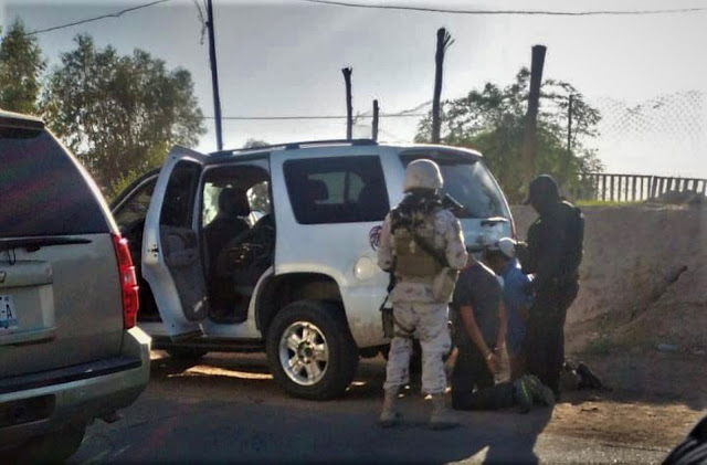 Convoy de Militares se topan de frente contra convoy de Sicarios en Mexicali , los segundos salieron huyendo