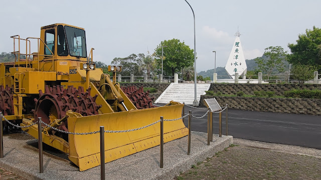 鯉魚潭水庫 - 建壩功臣羊腳滾輾壓機