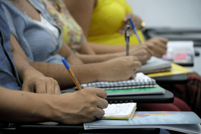 Processo seletivo abre 2,9 mil vagas para professores temporários em Pernambuco