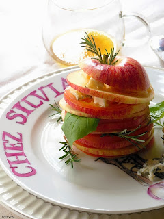 Ensalada manzana: con tomate, queso azul y vinagreta de vainilla 