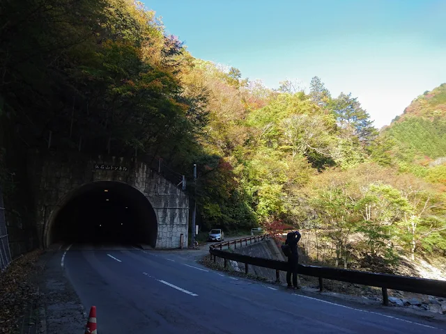 中津峡　仏石山トンネル
