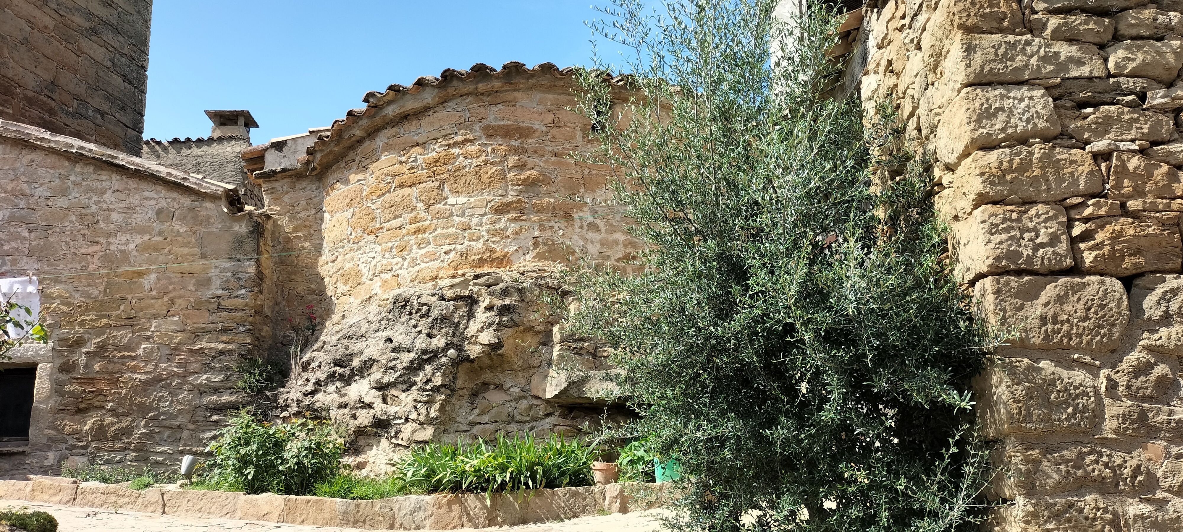 Absis de l'església de Sant Climent de Vilves