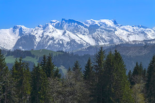 Alpengipfel, gesehen vom Höhronen.