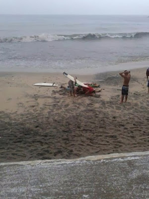 Surfistas atingidos por raio na Barra